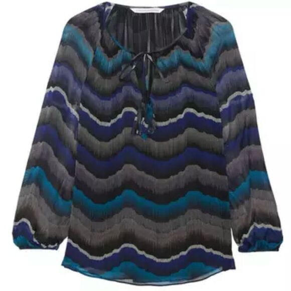 Diane Von Furstenburg Saylor Wavy Print 100% silk blouse 2 - Picture 3 of 12